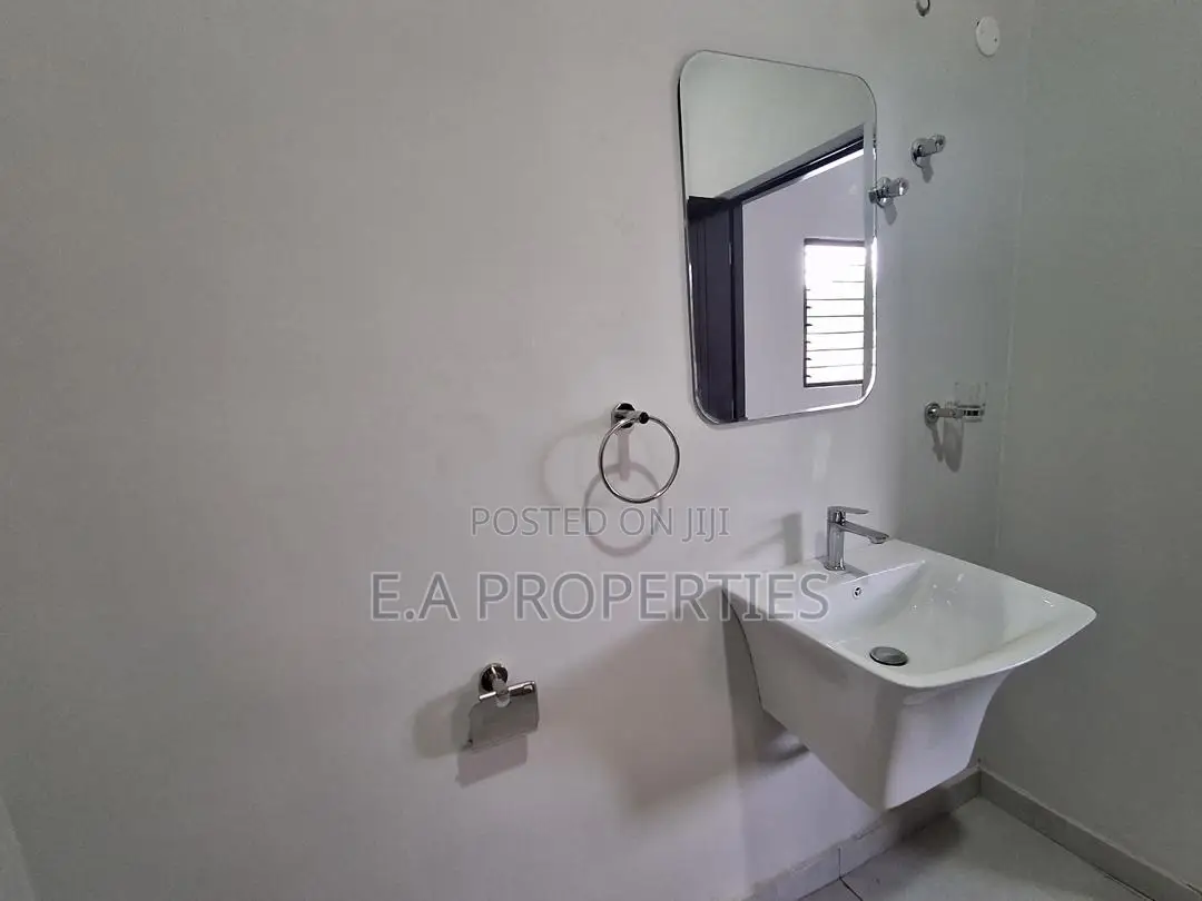 3bdrm House in E A Properties, Ghana Flag for sale