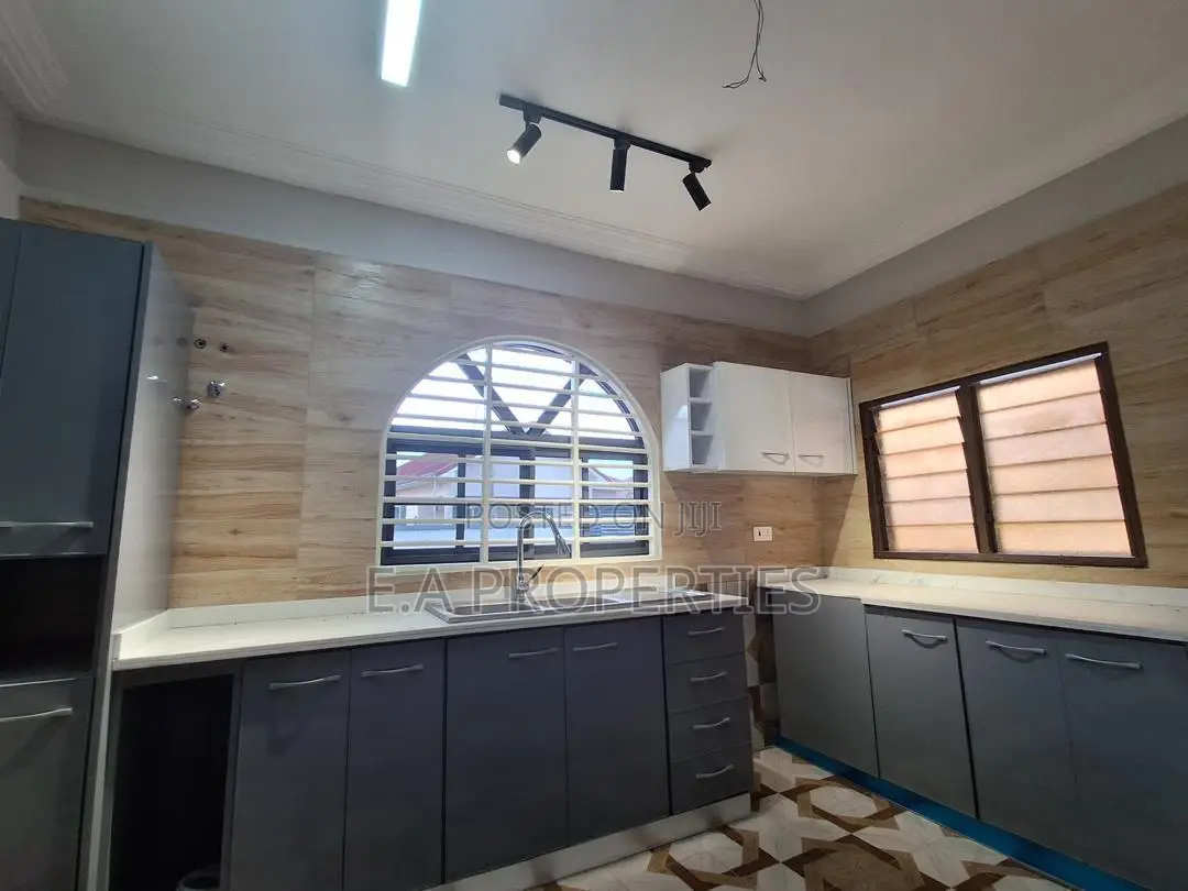 3bdrm House in E A Properties, Ghana Flag for sale
