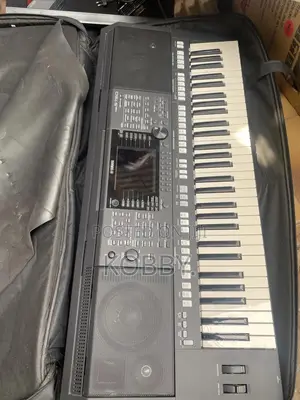 Yamaha Psr S750