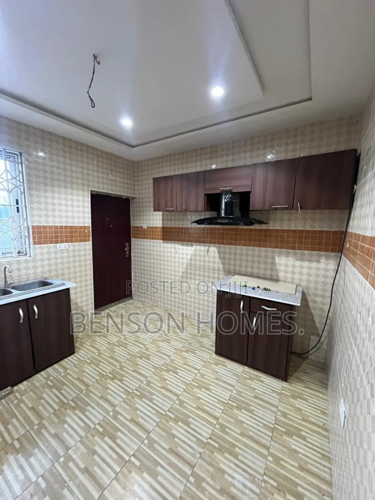 4bdrm Apartment in Ashomang Estate for rent