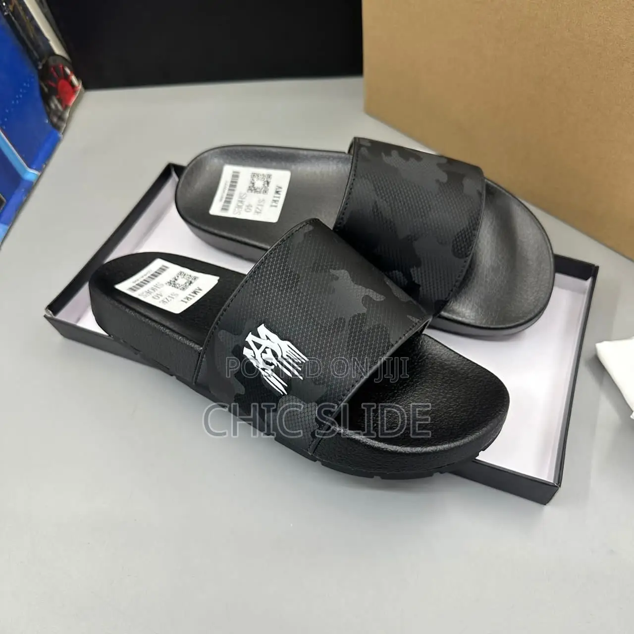 New Amiri Slides Design
