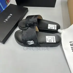 New Amiri Slides Design