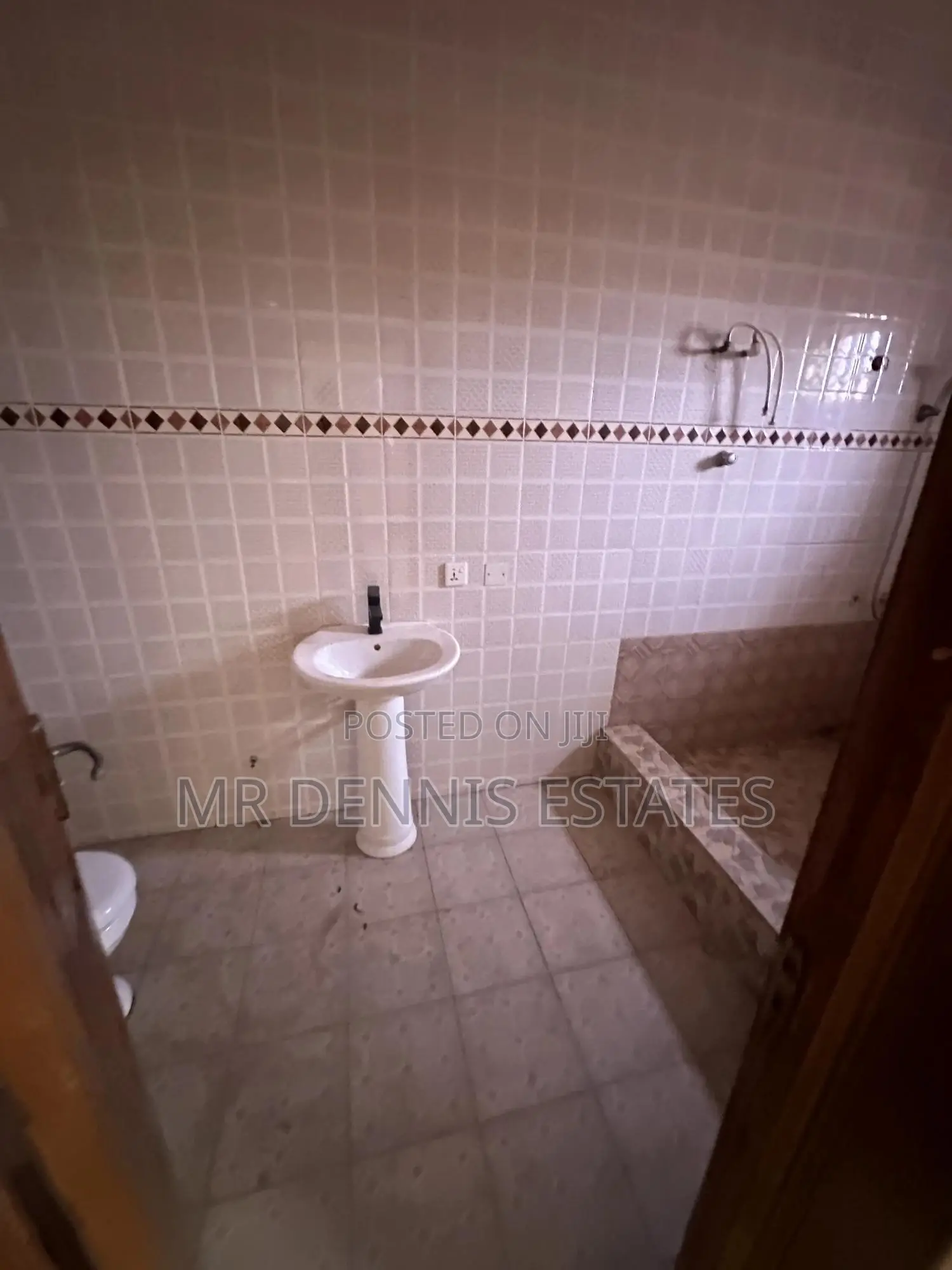 2bdrm House in Westhills Mall for rent