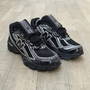 New Balance 740 Black Silver