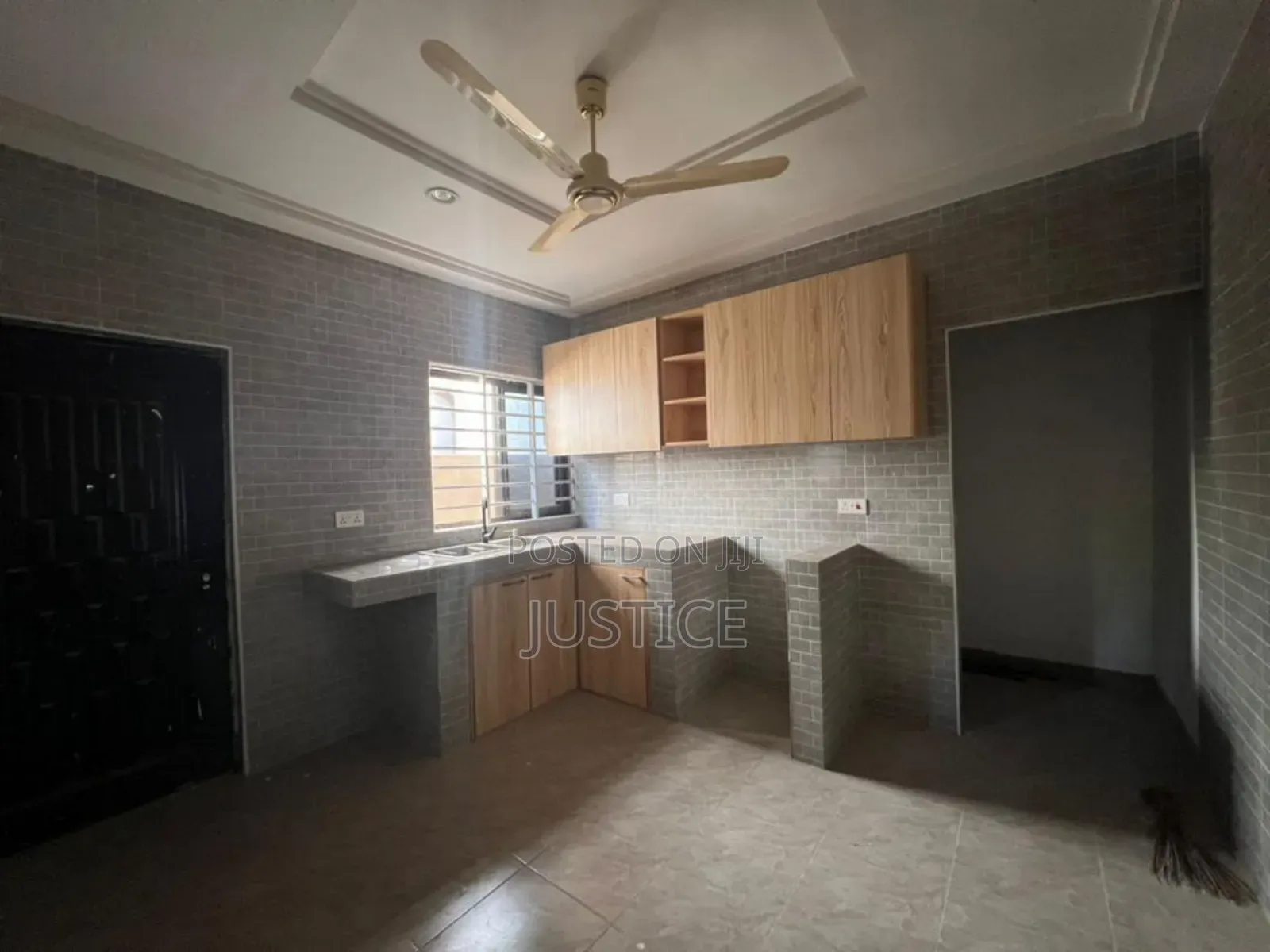 3bdrm House in Amrahia, Oyarifa for sale
