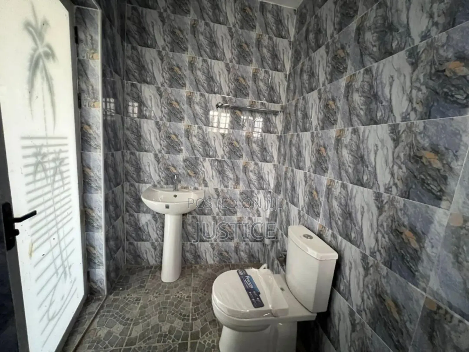 3bdrm House in Amrahia, Oyarifa for sale