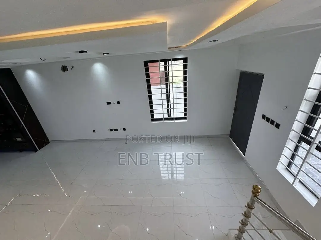 2bdrm House in Ashaley Botwe, School Junction for sale