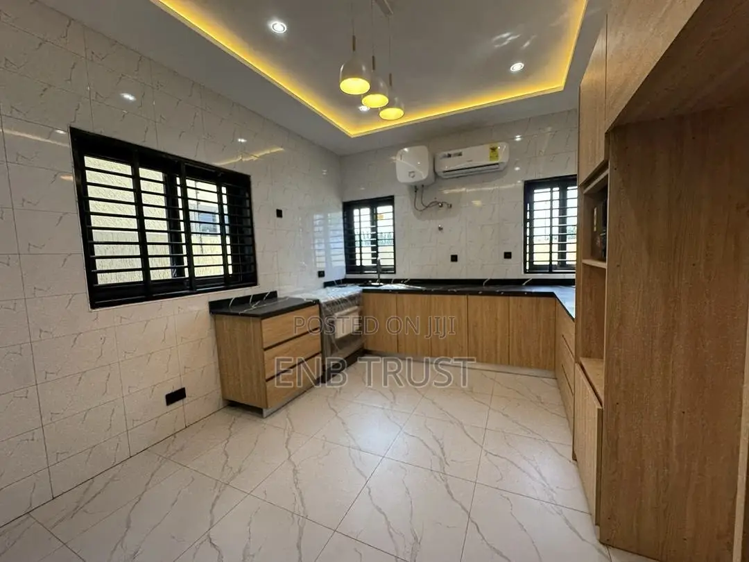4bdrm House in Ashaley Botwe 3Rd, Little Roses Area for sale