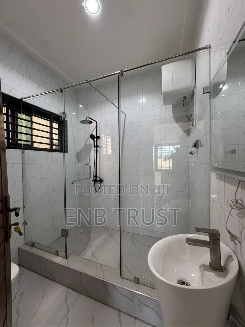 4bdrm House in Ashaley Botwe 3Rd, Little Roses Area for sale