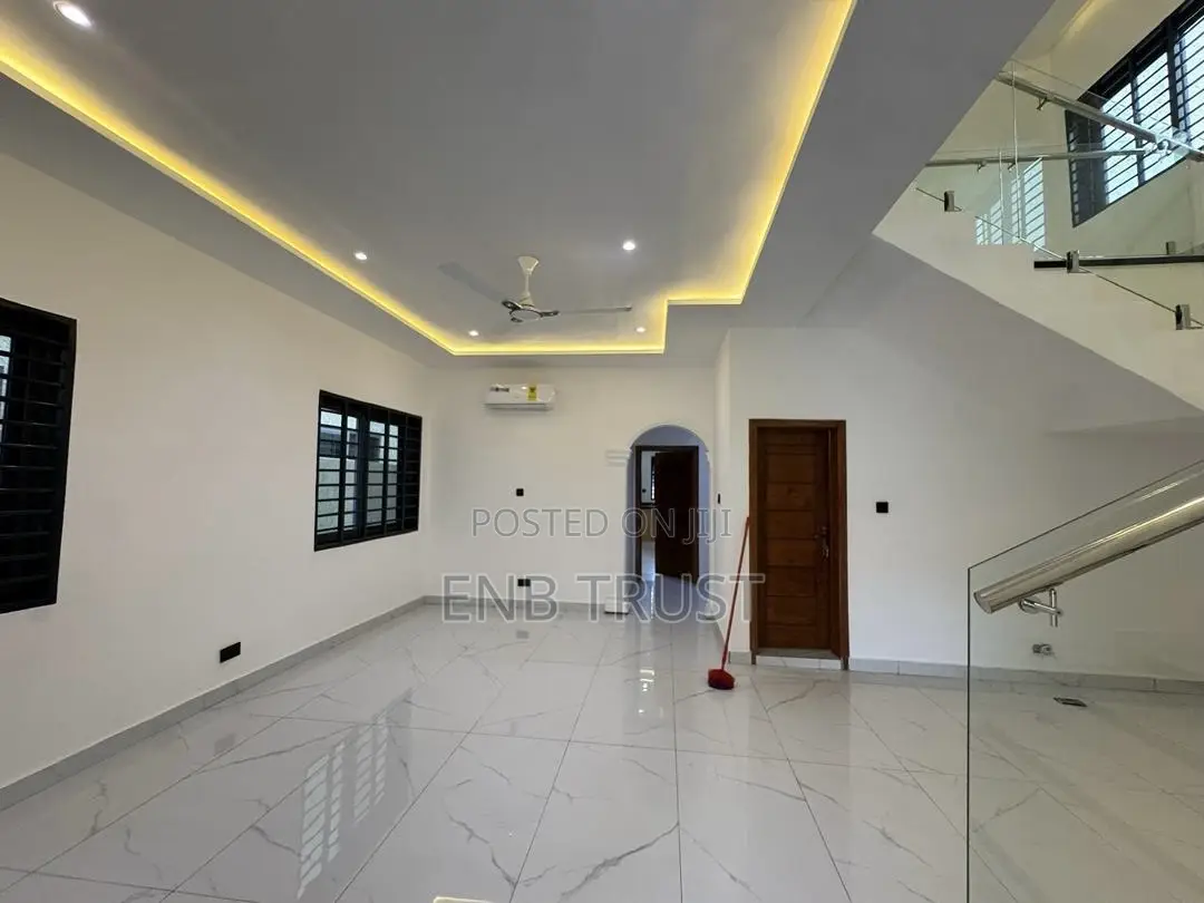 4bdrm House in Ashaley Botwe 3Rd, Little Roses Area for sale