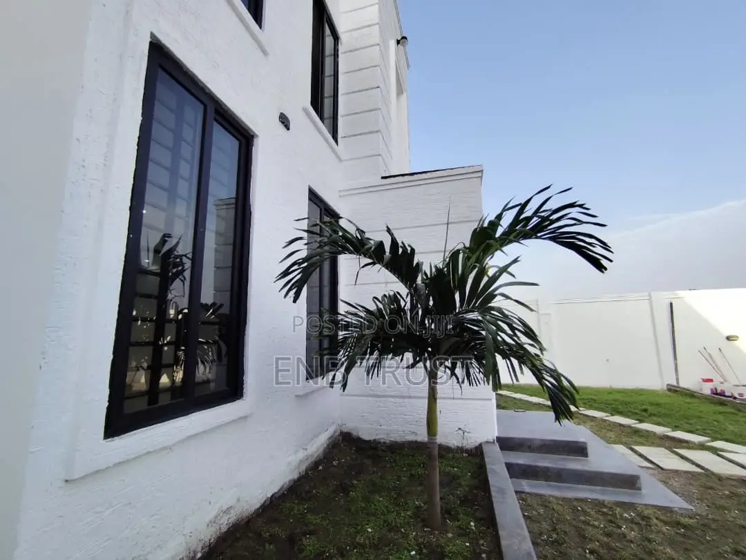 3bdrm Duplex in East Legon Hills, School Junction for sale