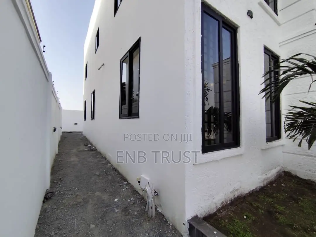 3bdrm Duplex in East Legon Hills, School Junction for sale