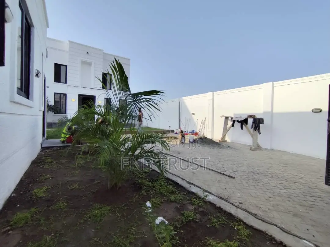 3bdrm Duplex in East Legon Hills, School Junction for sale