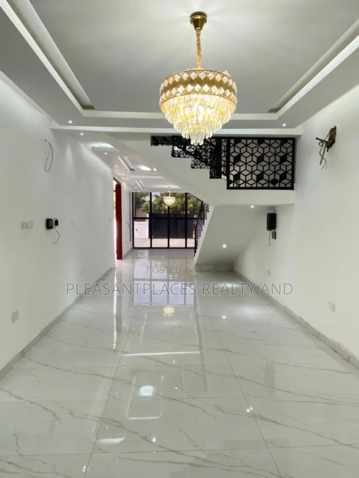 5bdrm House in Pleasantplaces, East Legon for sale