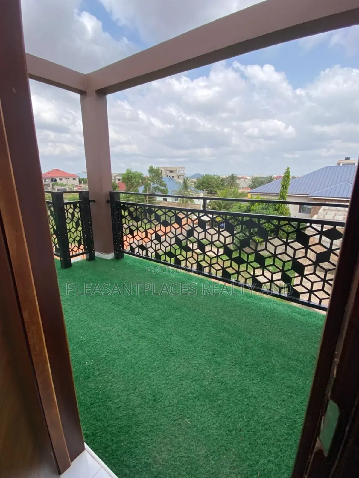 5bdrm House in Pleasantplaces, East Legon for sale