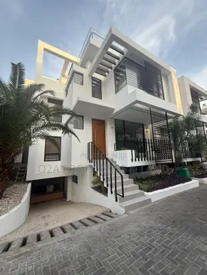 5bdrm Townhouse / Terrace in Cantonment, Acquinas for rent