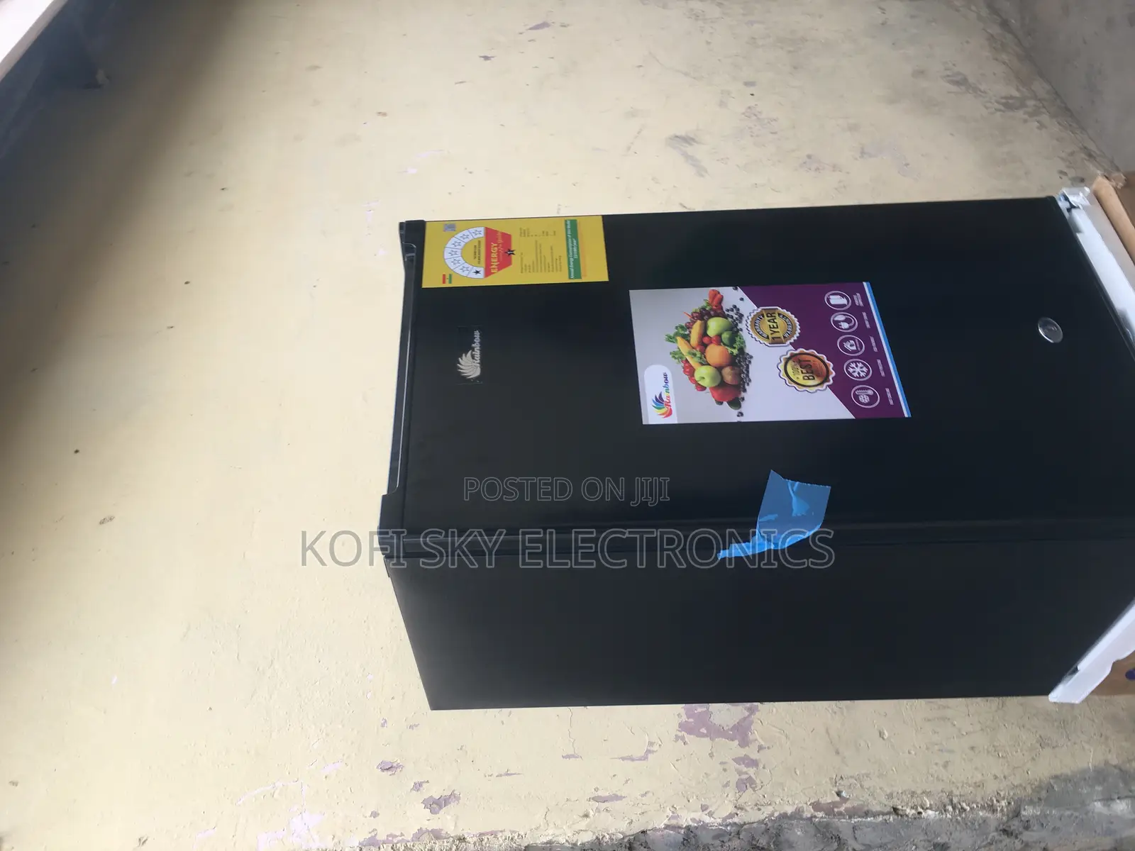 Welll Arranged Rainbow 89litres Tabletop Fridge