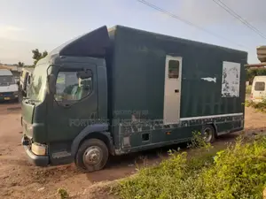 Daf Lf Box Body Truck With Side Door - Strong Engine