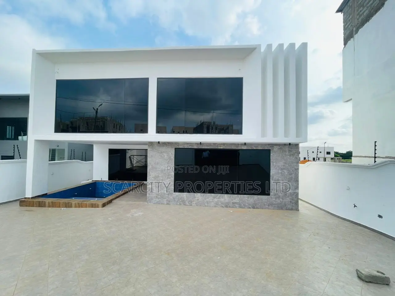 5bdrm House in Lakeside, Adenta for sale