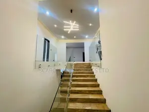 5bdrm House in Lakeside, Adenta for sale