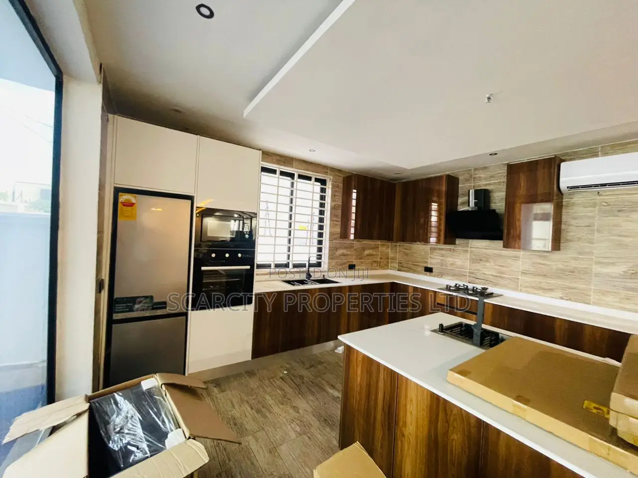 5bdrm House in Lakeside, Adenta for sale