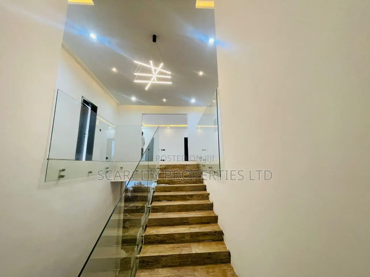 5bdrm House in Lakeside, Adenta for sale
