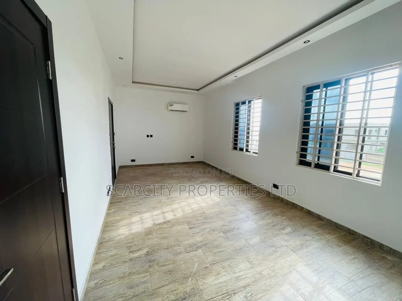 5bdrm House in Lakeside, Adenta for sale