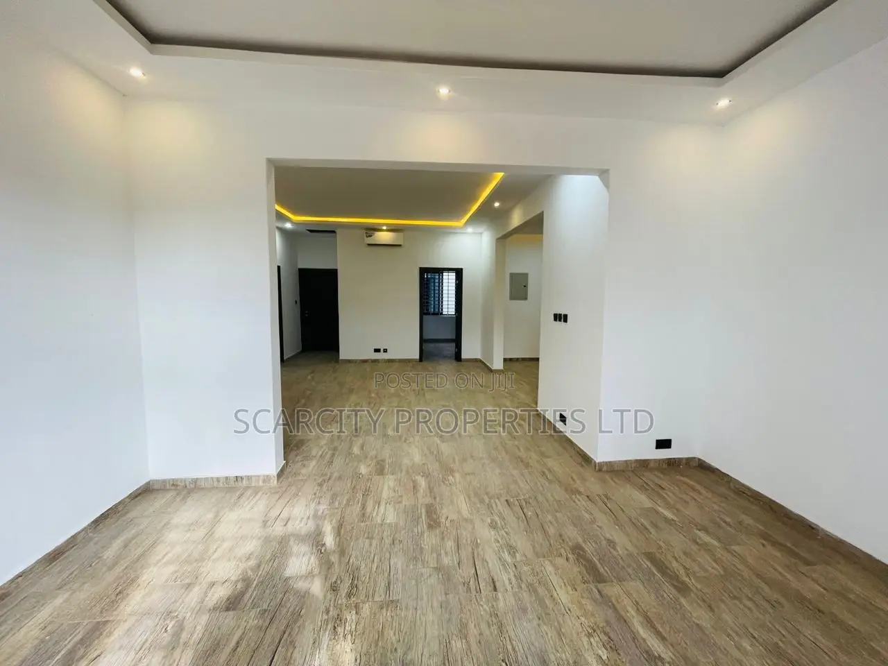 5bdrm House in Lakeside, Adenta for sale