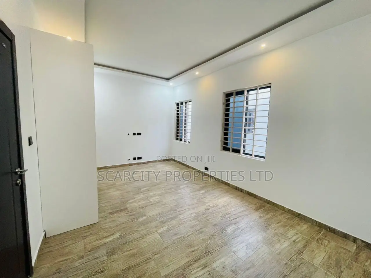 5bdrm House in Lakeside, Adenta for sale