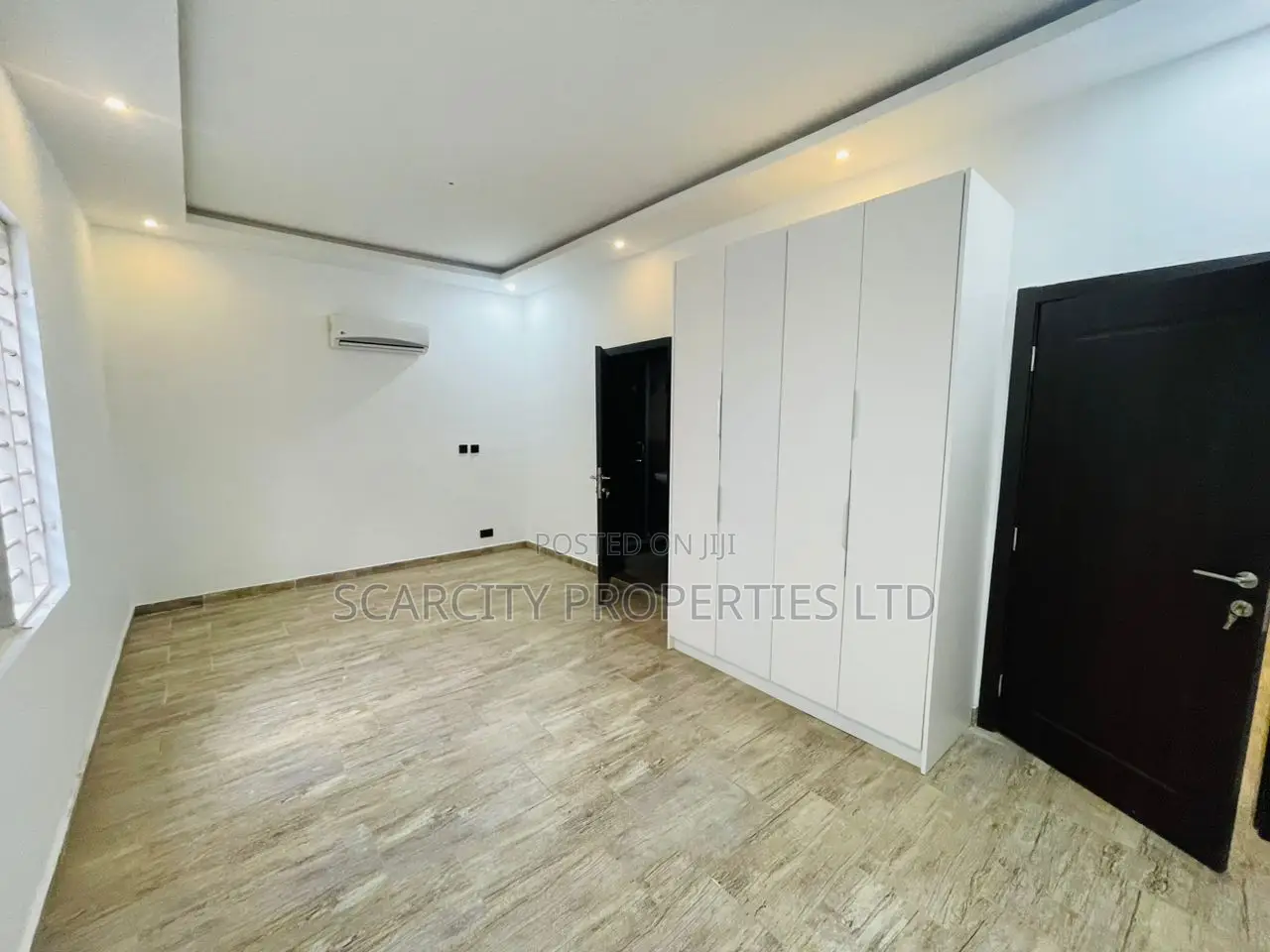 5bdrm House in Lakeside, Adenta for sale