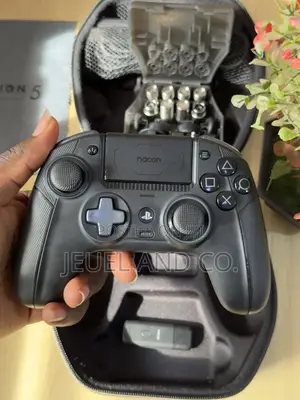 Nacon Revolution Pro 5 (Official Licensed Playstation Controller)