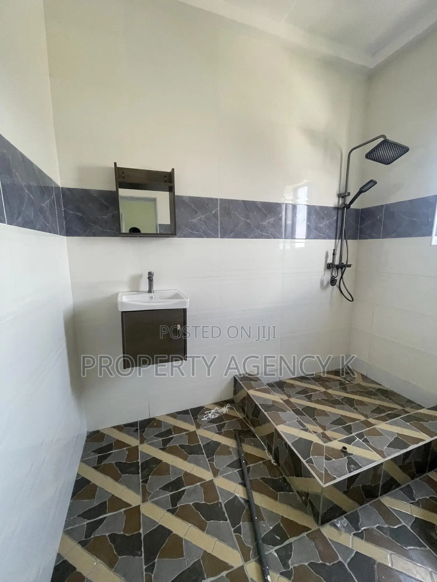 2bdrm Apartment in Kfs, West Hills Mall Area for rent