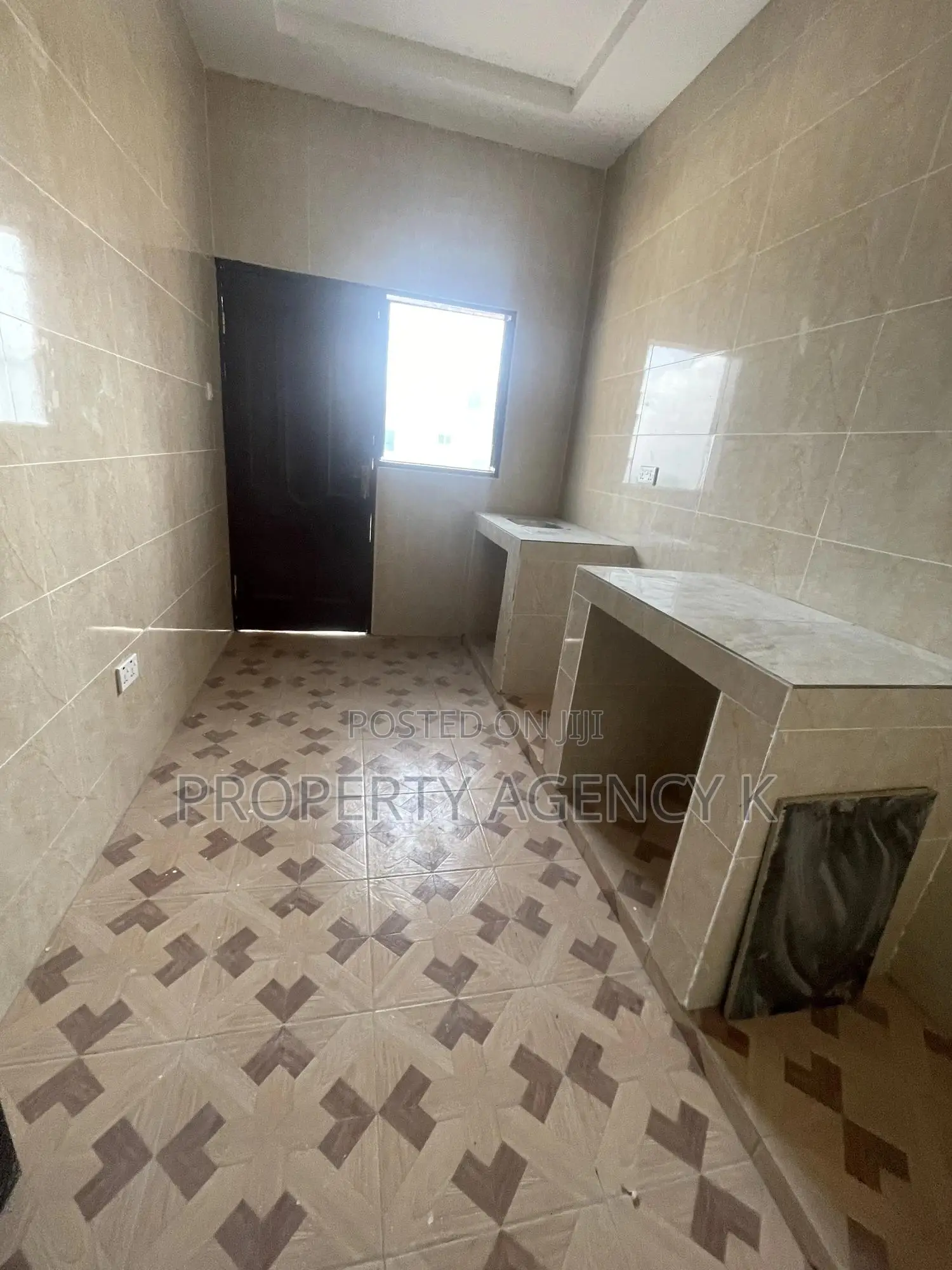 2bdrm Apartment in Kfs, West Hills Mall Area for rent