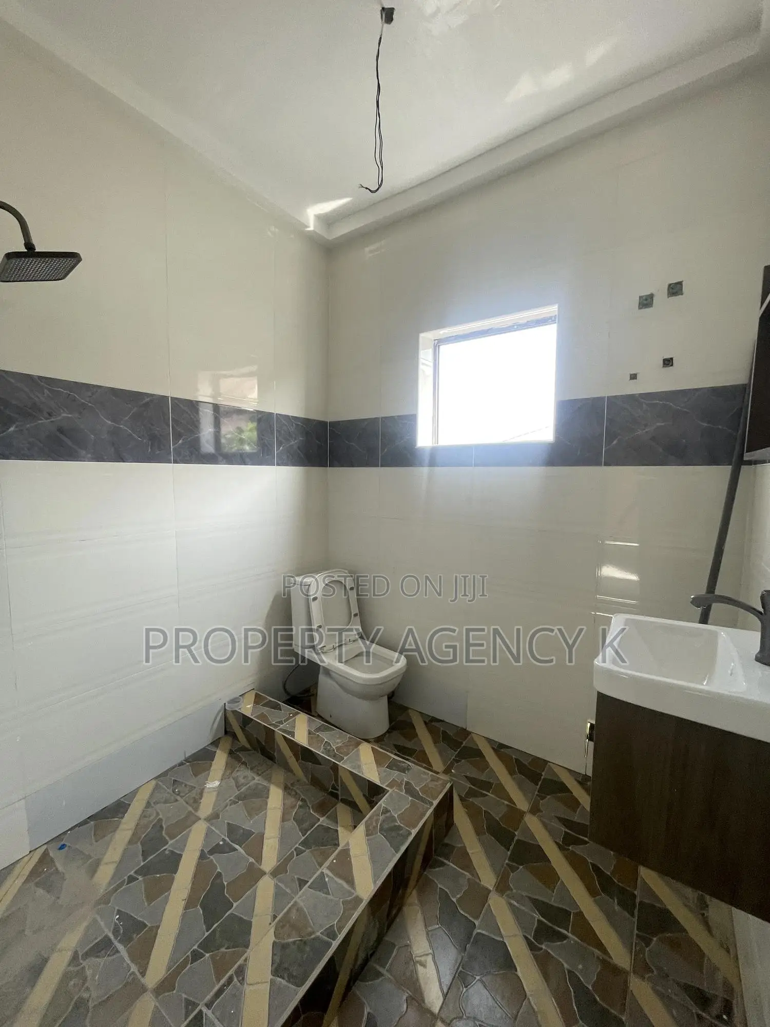 2bdrm Apartment in Kfs, West Hills Mall Area for rent