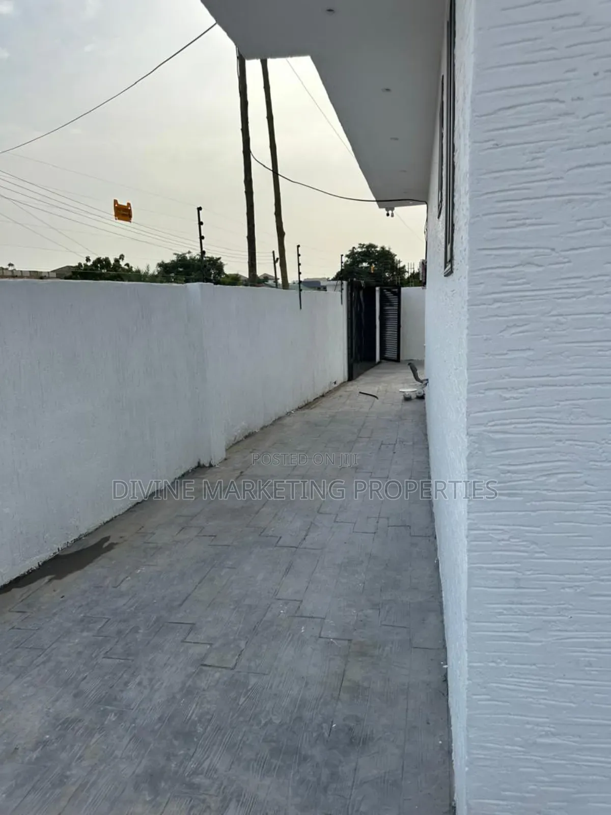 4bdrm House in Nmai Dzorn Melcom for sale