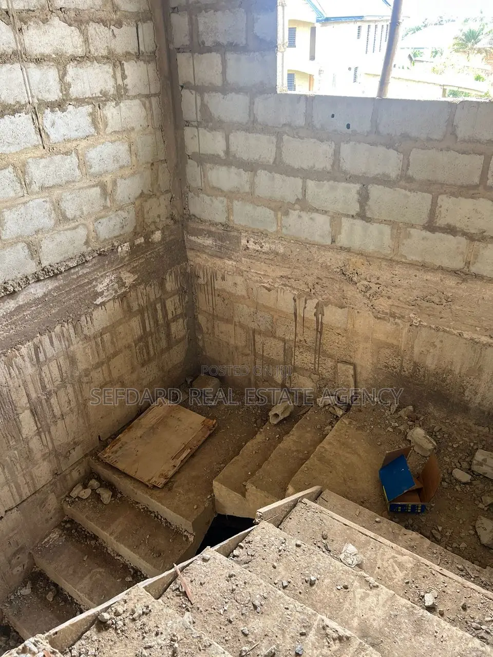 5bdrm Duplex in Amasaman for sale