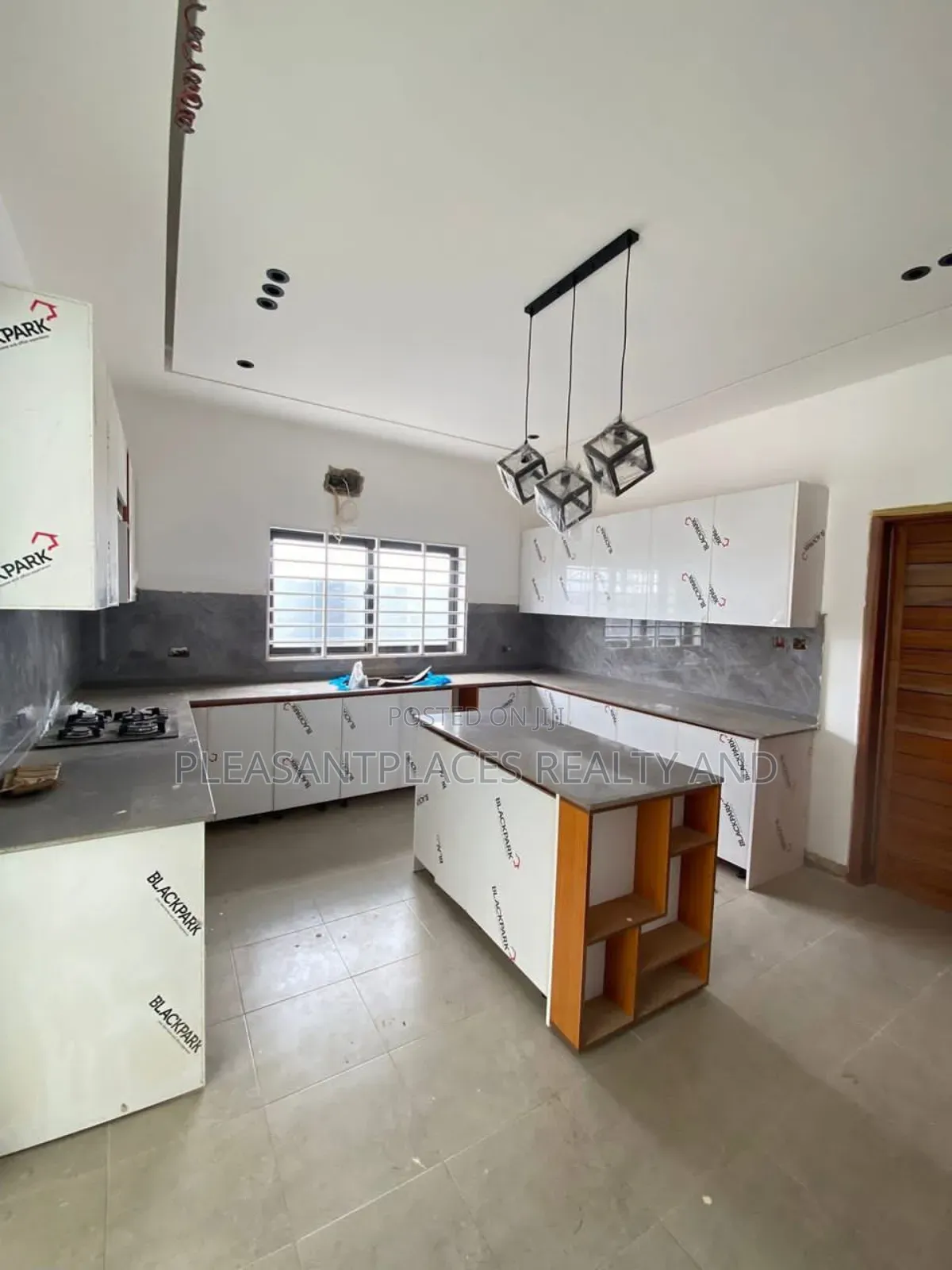4bdrm House in Pleasantplaces, Oyarifa for sale