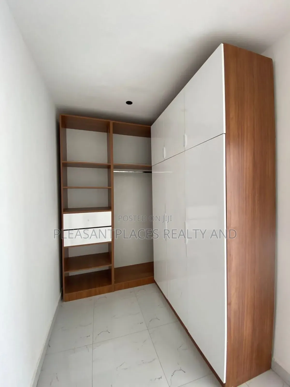 4bdrm House in Pleasantplaces, Oyarifa for sale