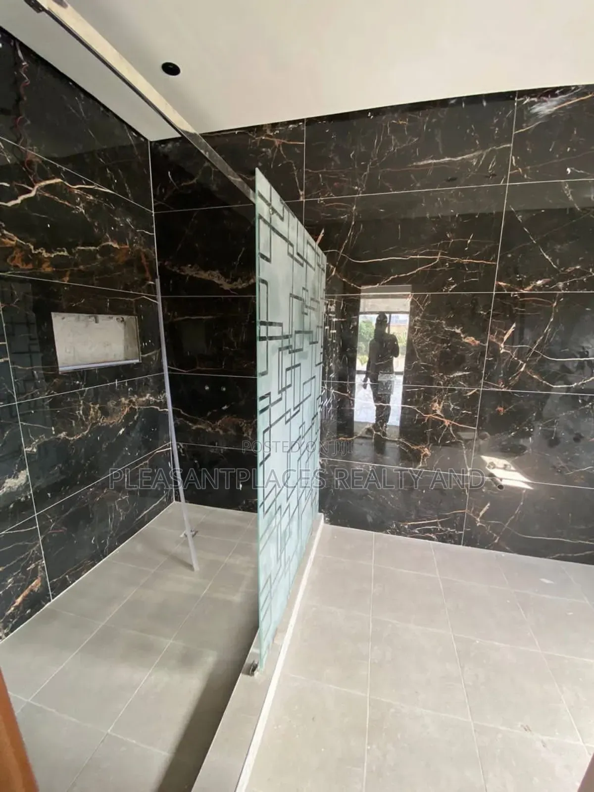 4bdrm House in Pleasantplaces, Oyarifa for sale