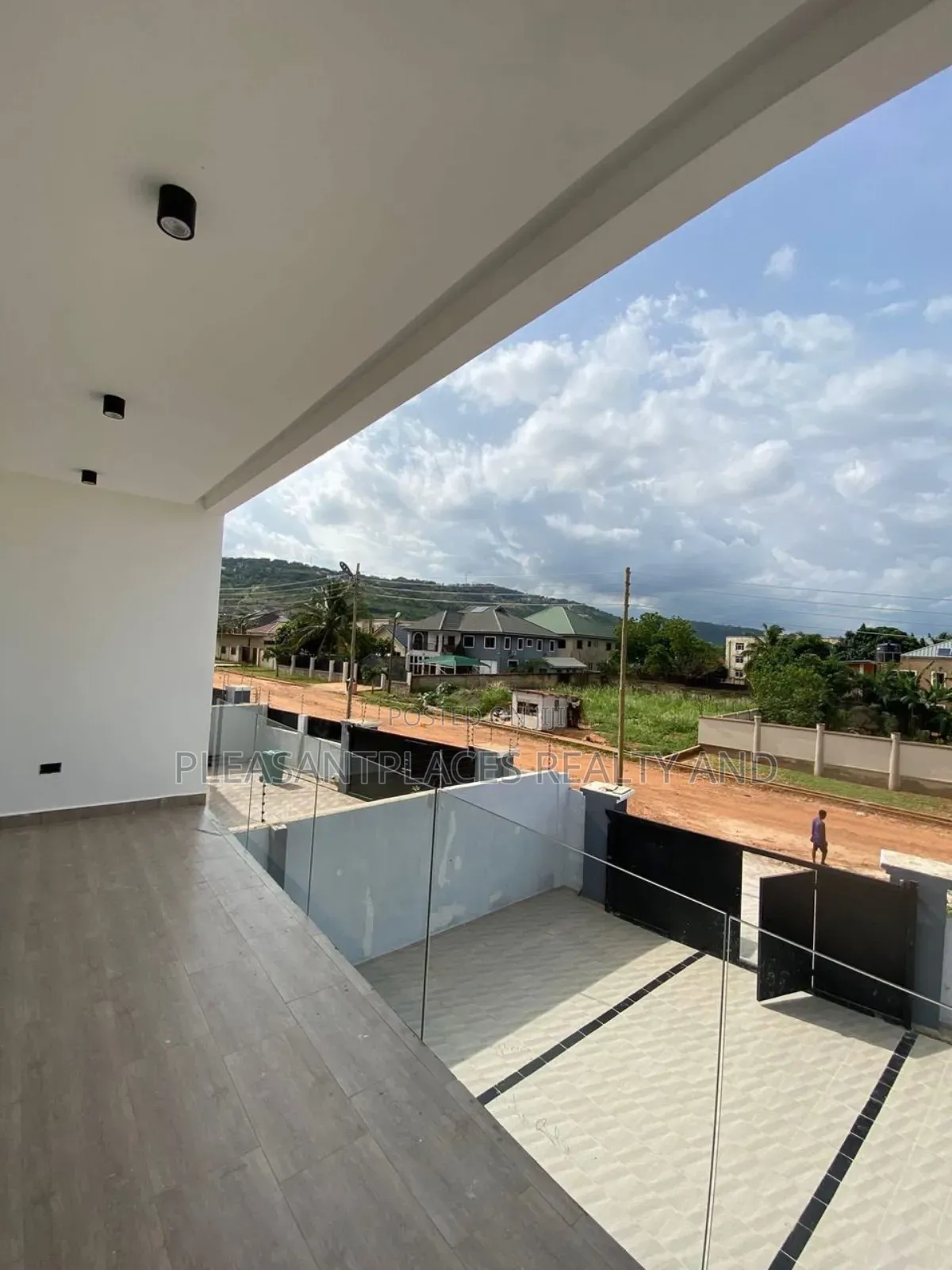 4bdrm House in Pleasantplaces, Oyarifa for sale