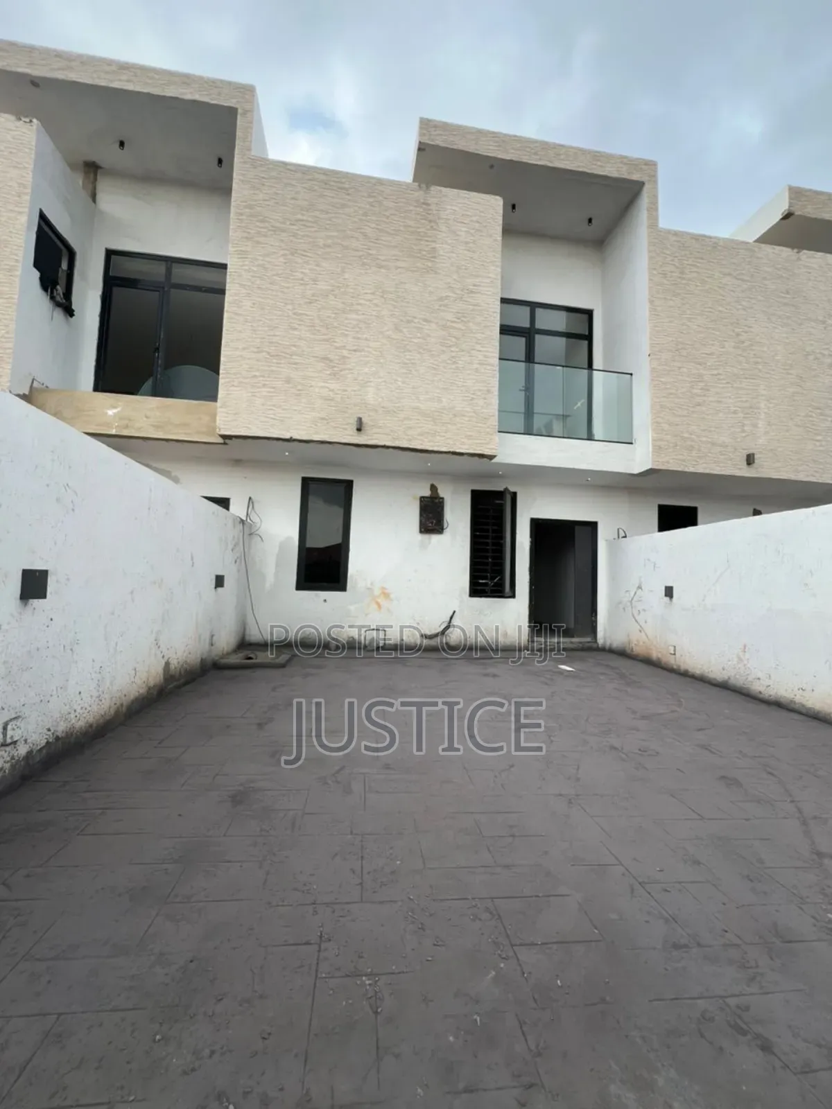 2bdrm Duplex in School Junction, East Legon for rent