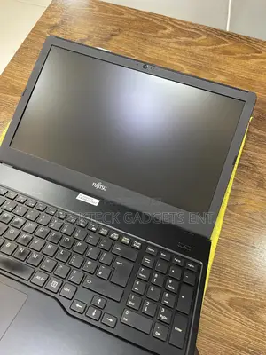 Laptop Fujitsu Lifebook A555 8GB Intel Core i3 SSD 256GB