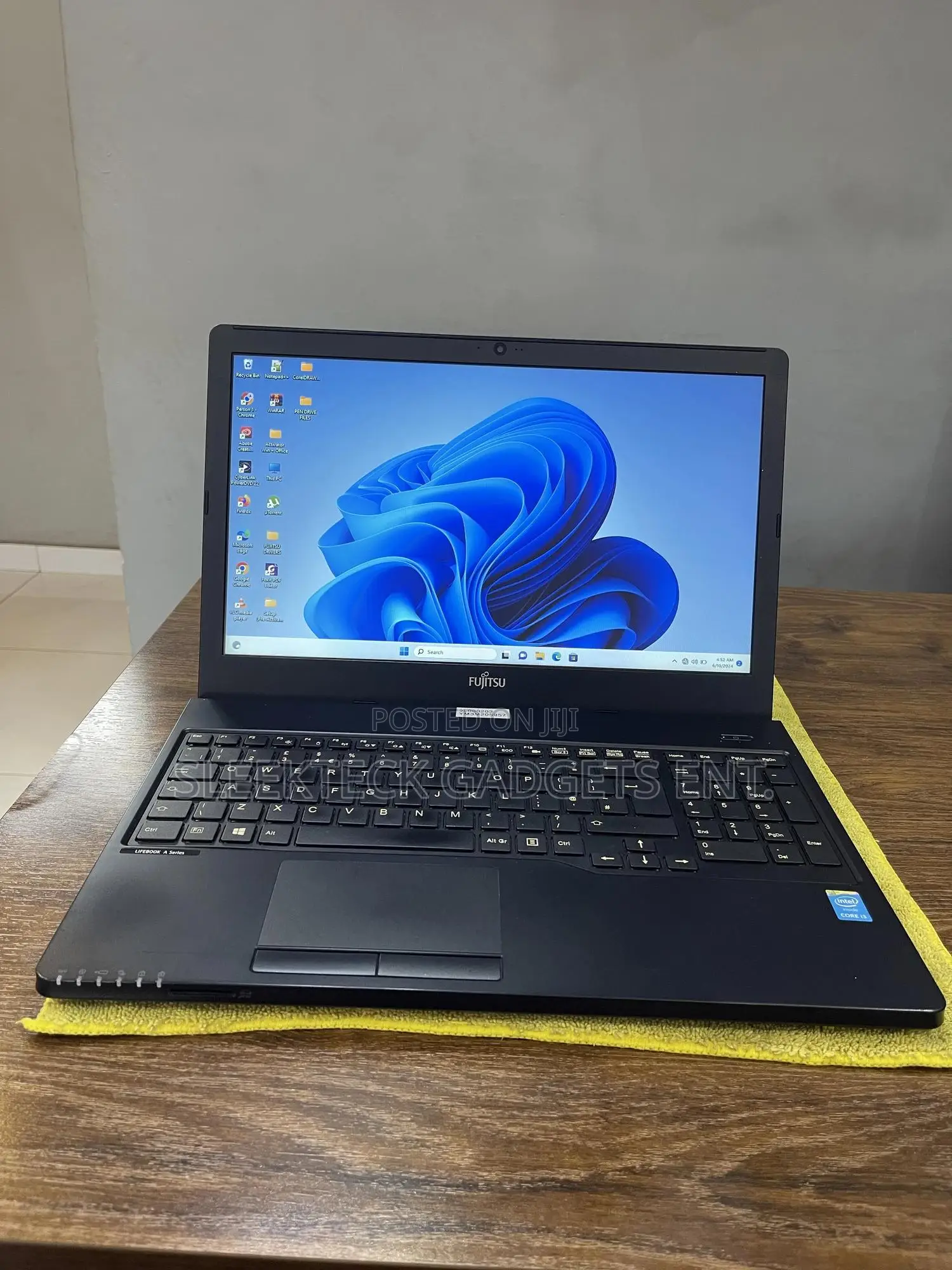 Laptop Fujitsu Lifebook A555 8GB Intel Core i3 SSD 256GB