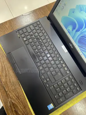 Laptop Fujitsu Lifebook A555 8GB Intel Core i3 SSD 256GB