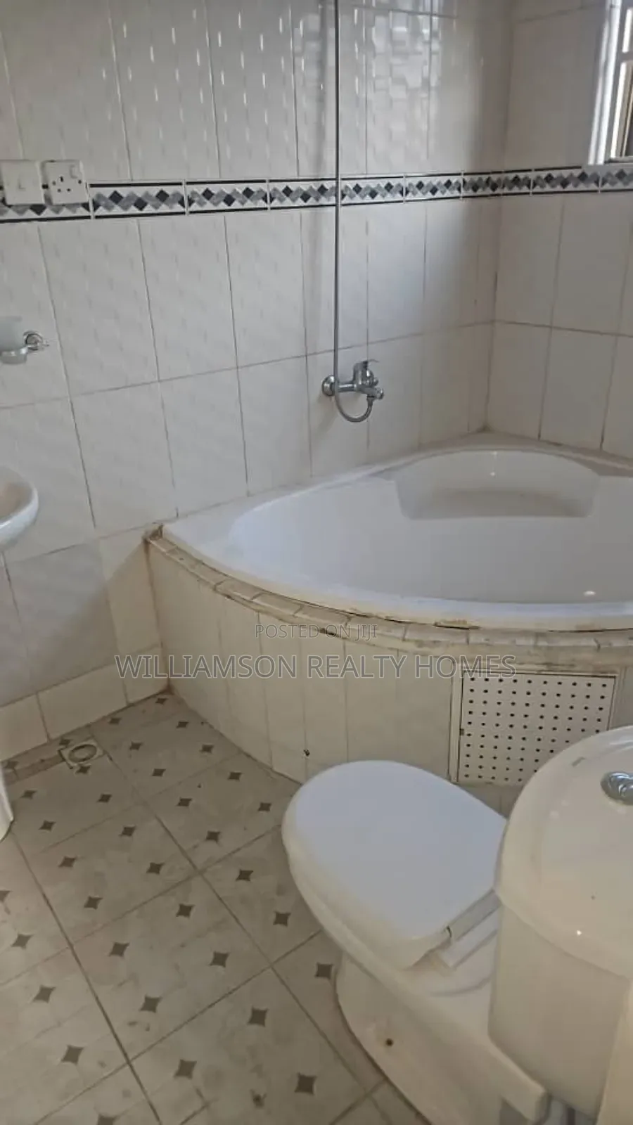 3bdrm House in Spintex Road for rent