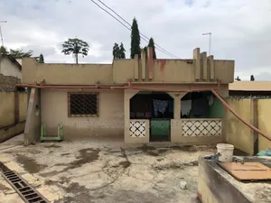 5bdrm House in Off New Market Road, Kasoa for sale