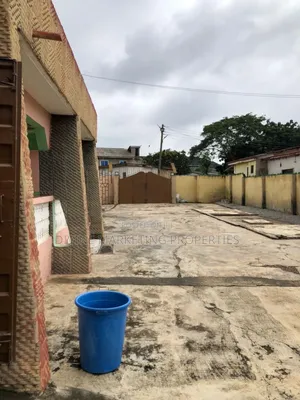5bdrm House in Off New Market Road, Kasoa for sale