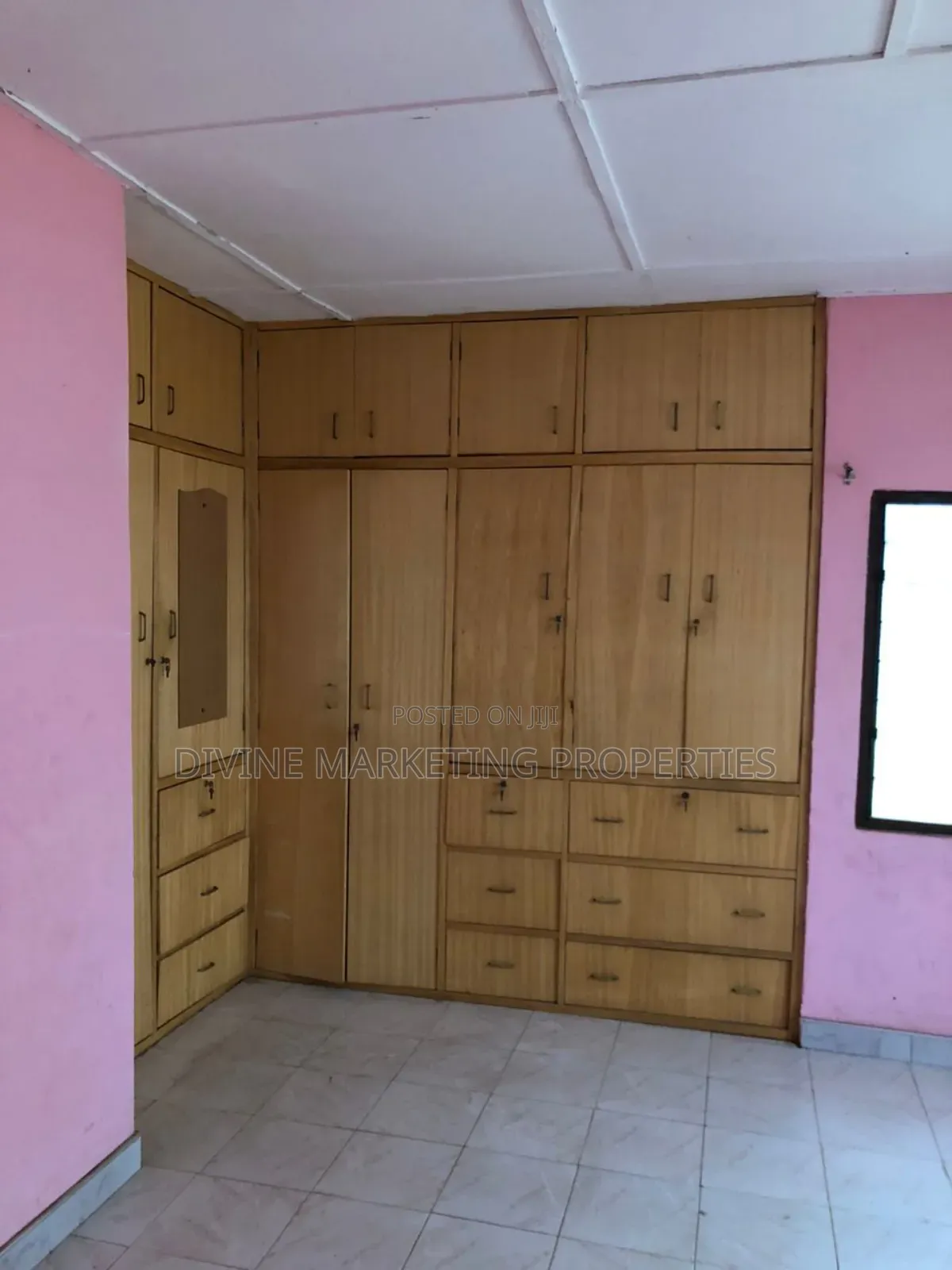 5bdrm House in Off New Market Road, Kasoa for sale
