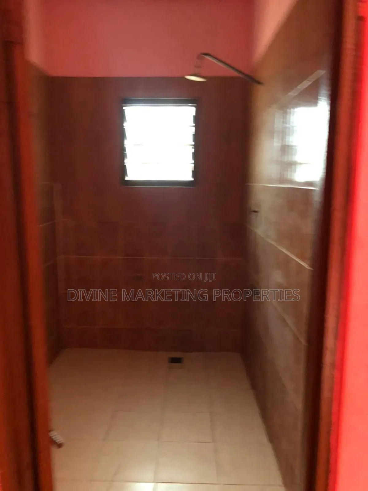 5bdrm House in Off New Market Road, Kasoa for sale