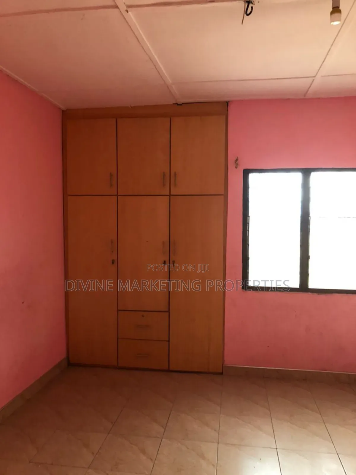 5bdrm House in Off New Market Road, Kasoa for sale